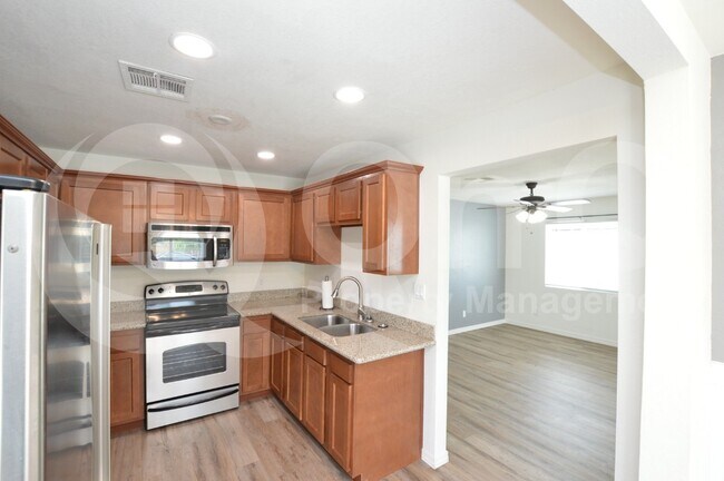 Photo - 3225 E Earll Dr House