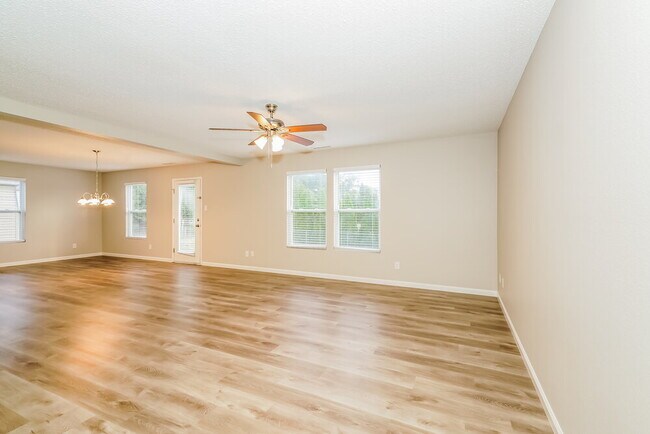 Foto del edificio - 8418 Spring Wind Dr