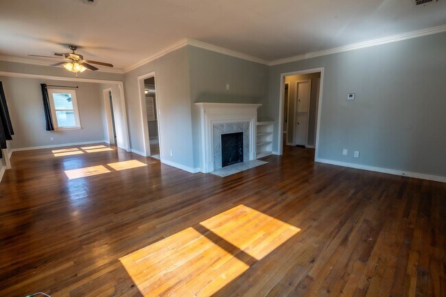 Building Photo - Charming 2bed rental house