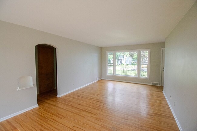 Building Photo - 306 19th Ave SW
