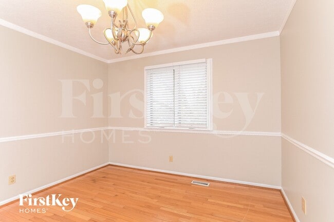 Foto del edificio - 5873 Gilmore Dr