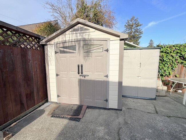 Foto del edificio - Charming One-Bedroom Near Downtown Petaluma – Utilities Included
