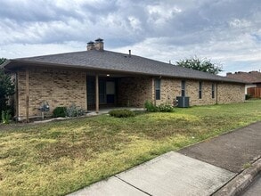Building Photo - 2029 Springwood Pl