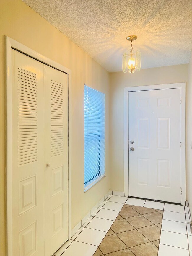 Foto del edificio - 1br/1ba Wimbledon Condo with Tile Floors a...