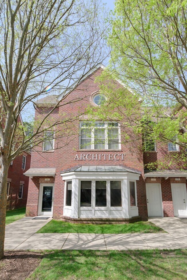 Foto del edificio - 183 Herman Melville Ave