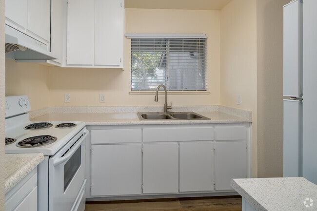 1BR, 1BA - 566SF - with Patio - Kitchen - Valley Oak Apartments