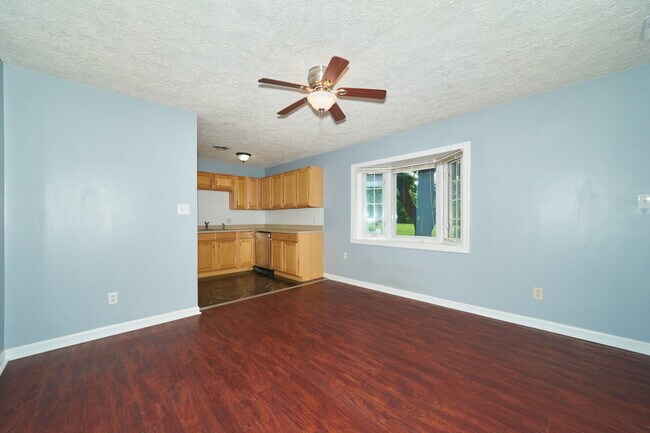 Building Photo - 10506 Combs Ave