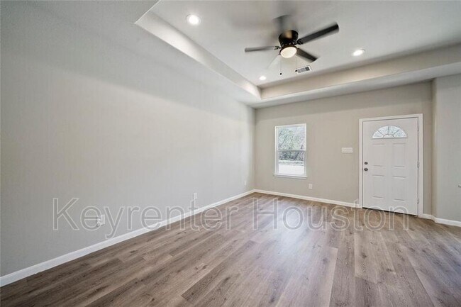 Foto del edificio - 8005 Carver Rd