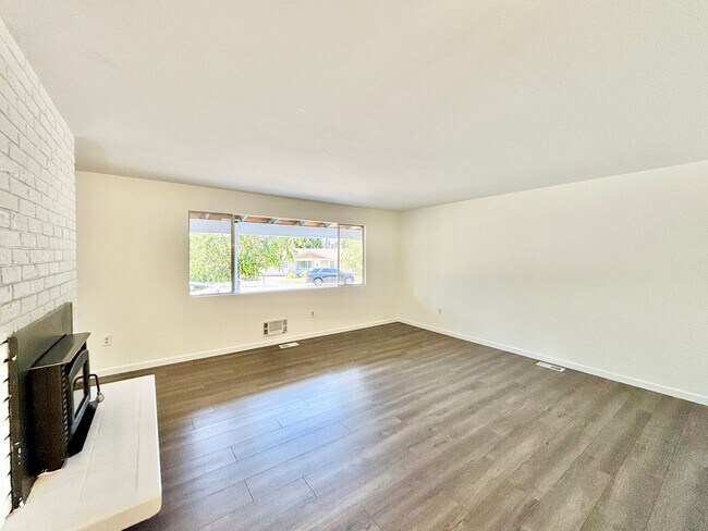 Building Photo - Great Home for rent