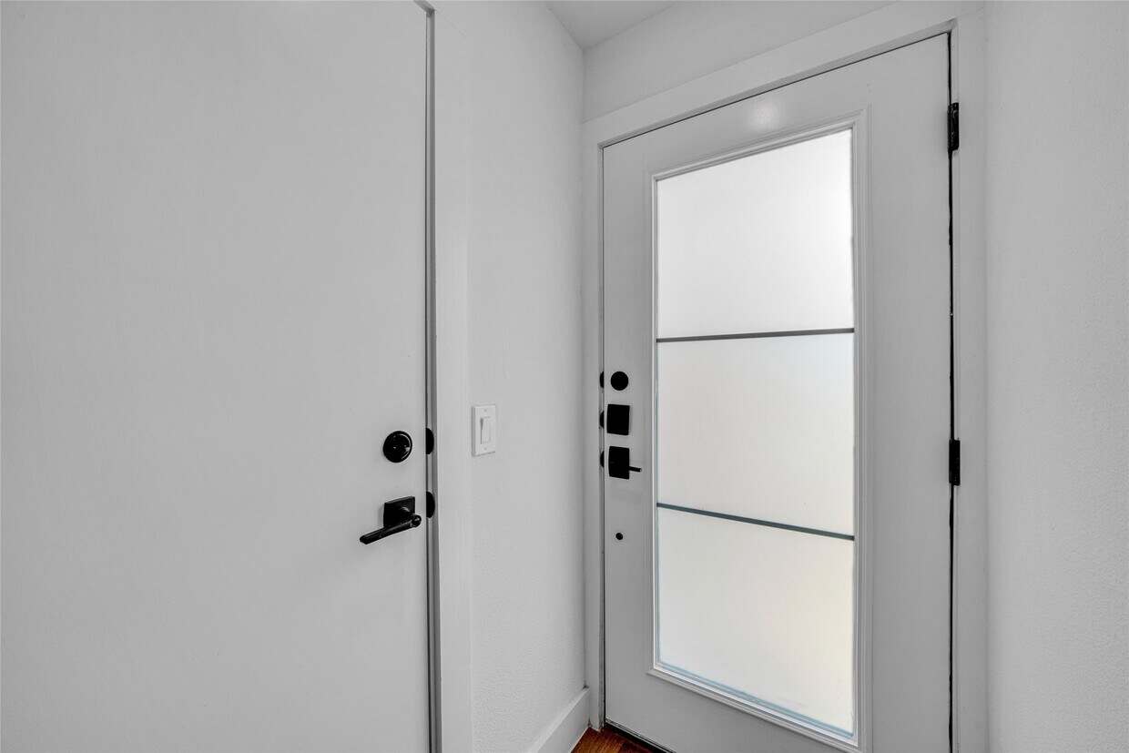 Foto principal - 1601 Mustang Dr