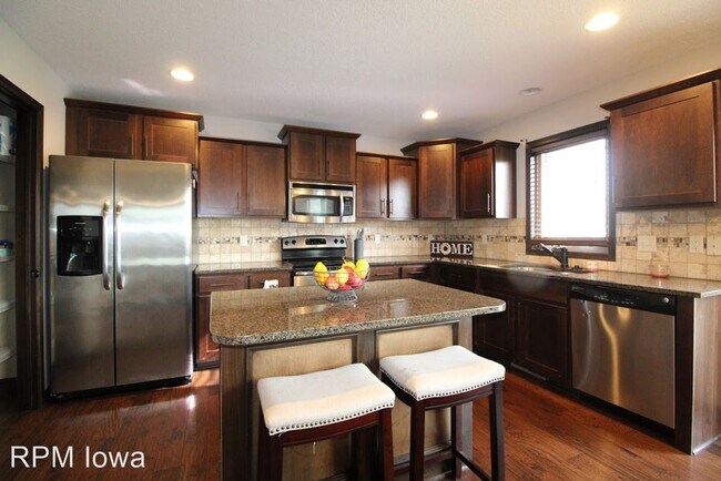 Building Photo - 155 SE Pleasant View Dr