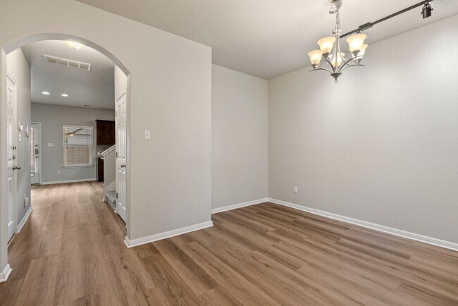 Building Photo - Beautiful 4 bed - 2.5 bath house in Hometown Kyle!