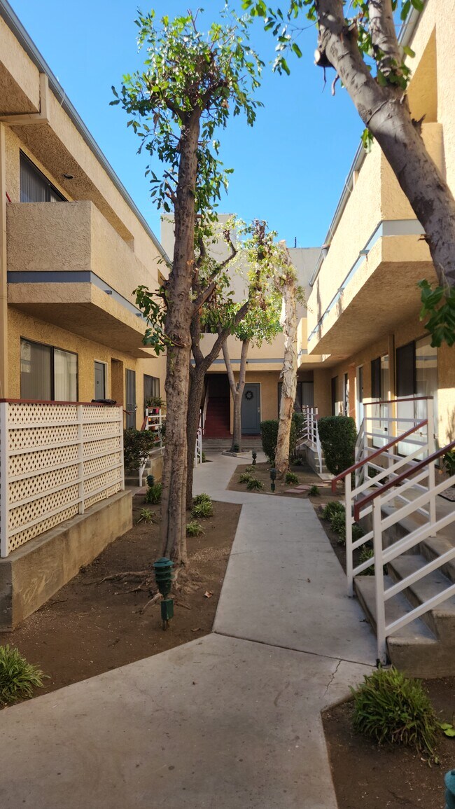 Building Photo - Canyon Crest Apartments