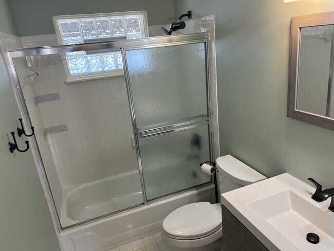 Foto del edificio - 3-Bedroom Home in St. Clair Shores – Cozy ...