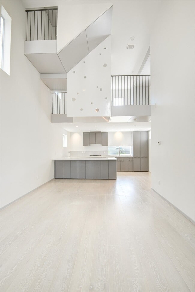 Building Photo - 1315 Lakin St