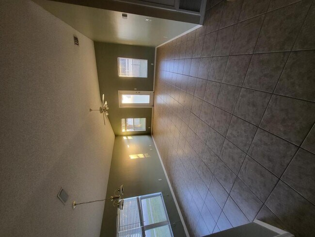 Building Photo - 4280 Ventana Blvd