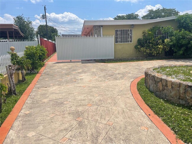 Foto del edificio - 4115 SW 108th Ave