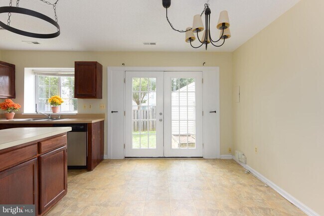 Building Photo - 6512 Old Carriage Dr