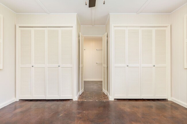 Foto del edificio - Rare Find: Tantalus Rustic Charm: Large: 1 Bdr/1 Bth:- Electric Included