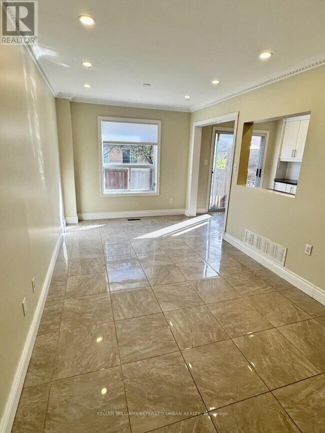 Photo du bâtiment - 592 Leatherleaf Dr