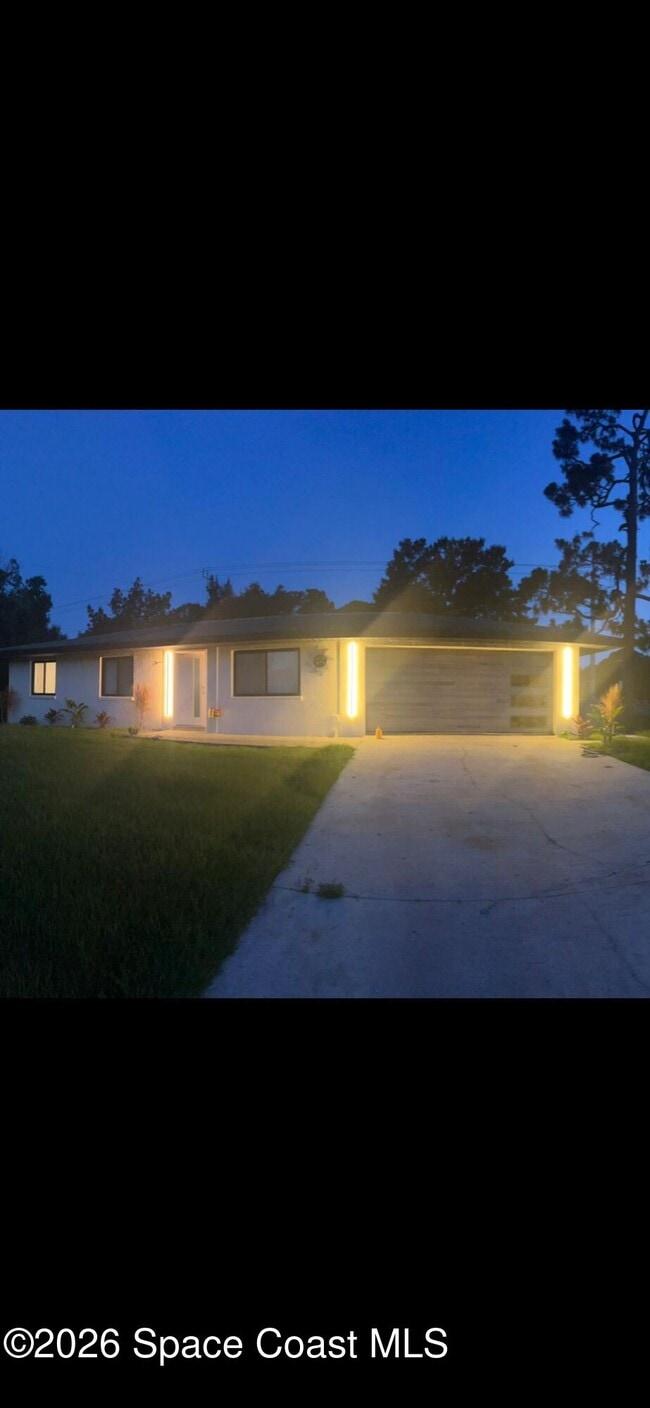 Building Photo - 462 Breakwater St SE