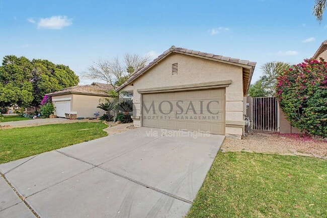 Photo - 2441 W Indigo Dr House