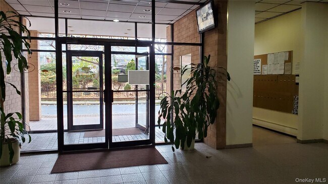 Foto del edificio - 136-75-136-37 37th Ave