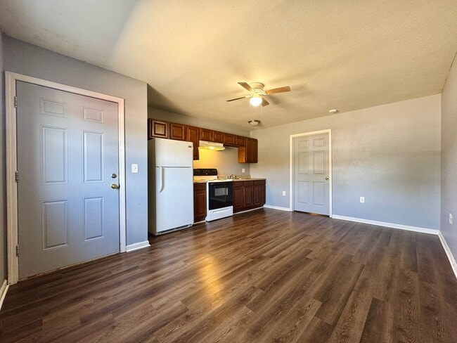 Building Photo - 1 Bedroom Upstairs apartment Just outside of Searcy