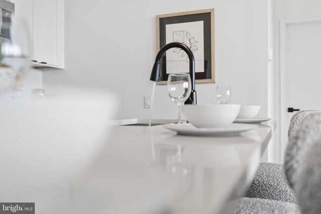 Foto del edificio - 240 Hermitage St