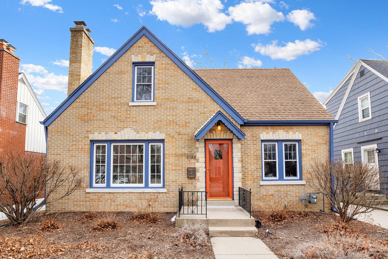 5134 N Elkhart Ave, Whitefish Bay, WI 53217 House Rental in Whitefish