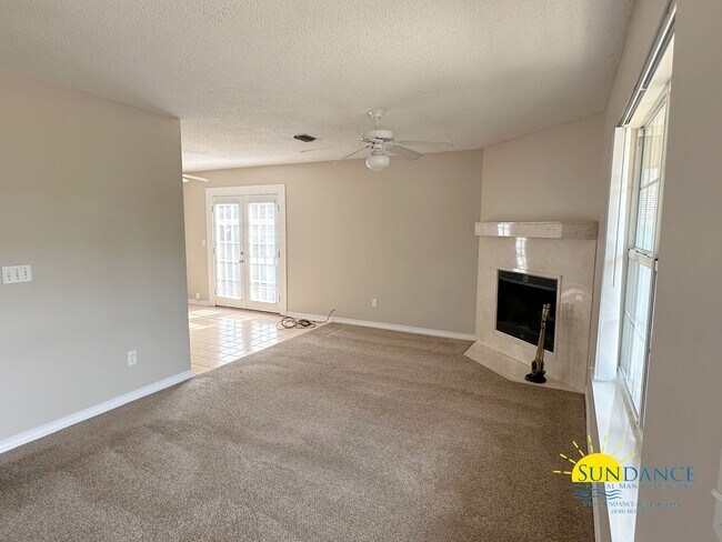Building Photo - Nice 2 Bedroom Duplex in Navarre