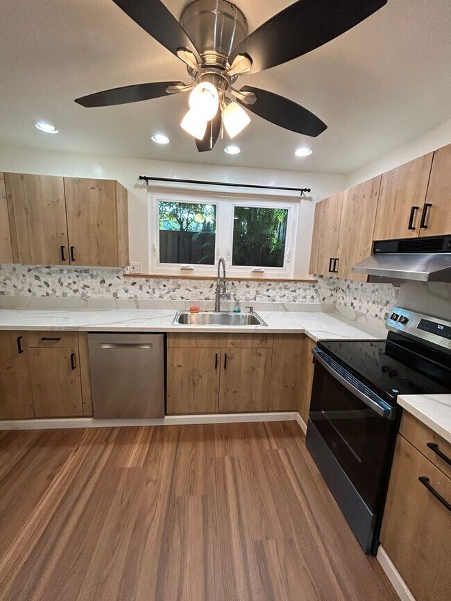 Foto del edificio - Available on 05/05/26, 1170 sq ft, 3 Bedrooms, 1.5 Baths, 2 Assigned Parking at Palehua Hale in M...