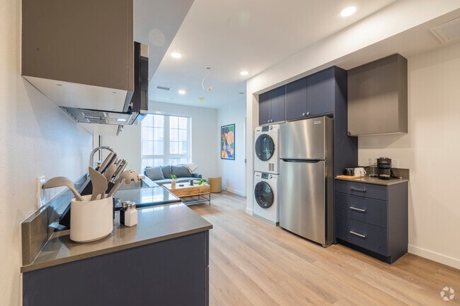 D1-ALT - 2BR, 2BA - 725SF - Kitchen - ArtHaus Telegraph