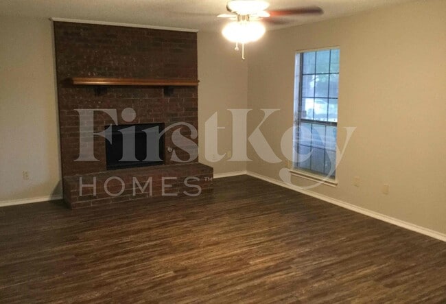 Building Photo - 1403 Bradford Pl