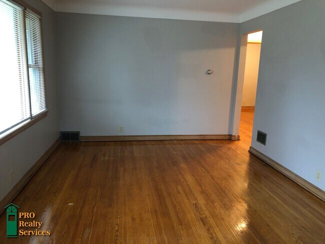 Foto del edificio - 3 Bedroom Home in South Saint Paul