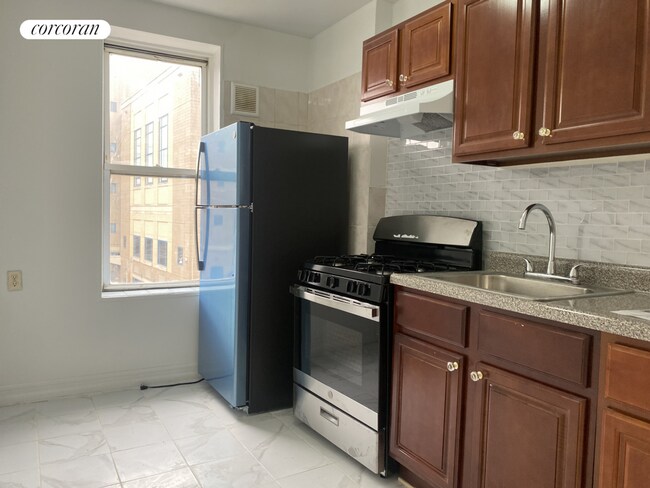 Foto del edificio - 217 E 8th St