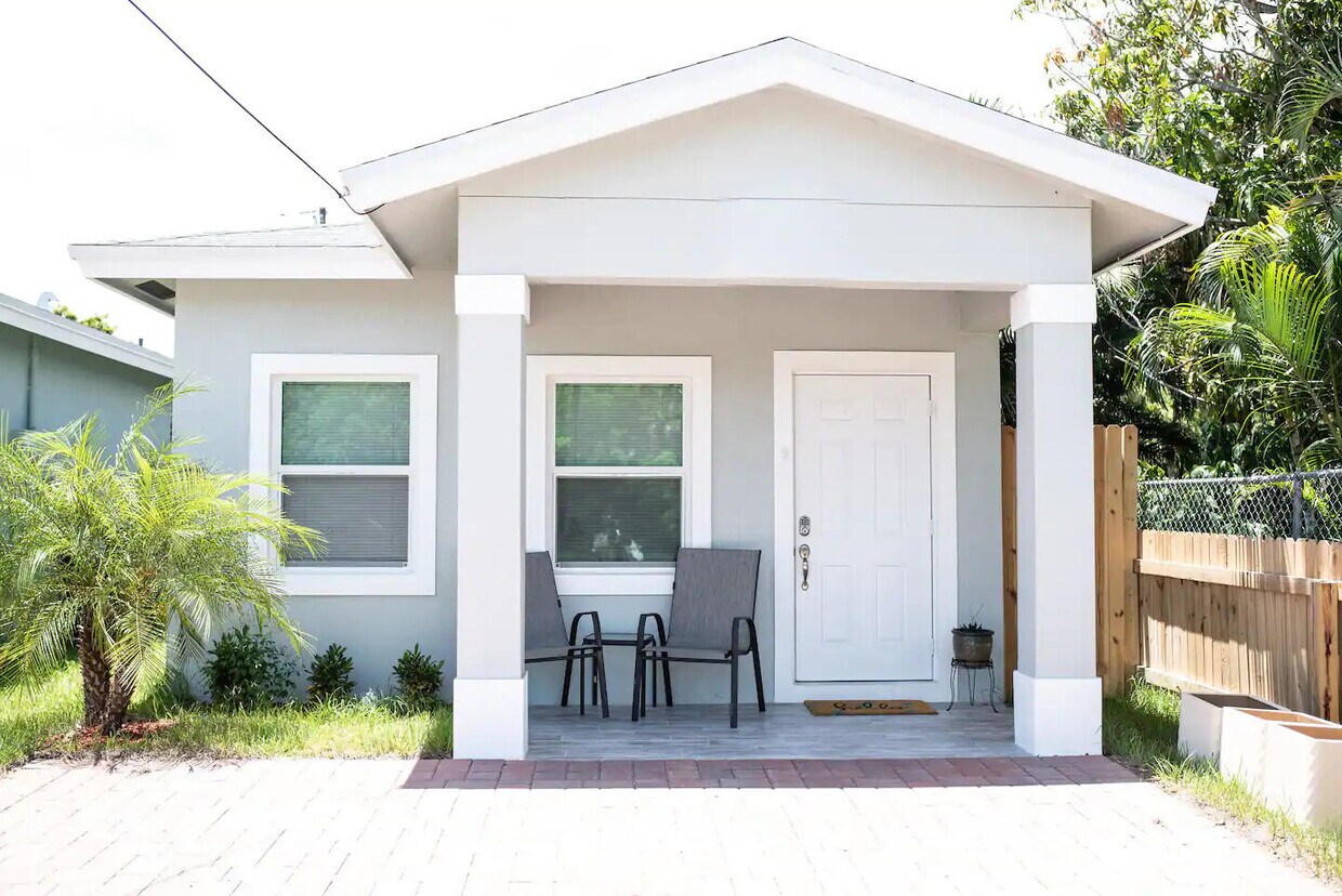 Primary Photo - 2700 Nokomis Ave