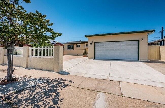 Building Photo - 7467 Bagdad St