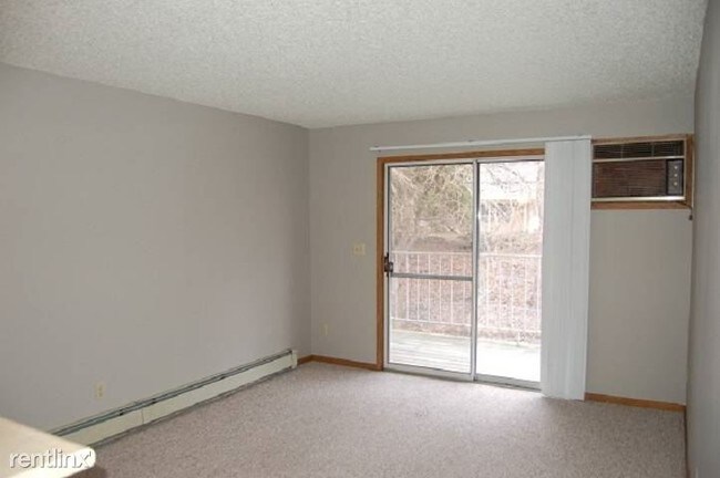 Foto del edificio - 2 br, 1 bath  - 1006 Oakcrest St Apt 209