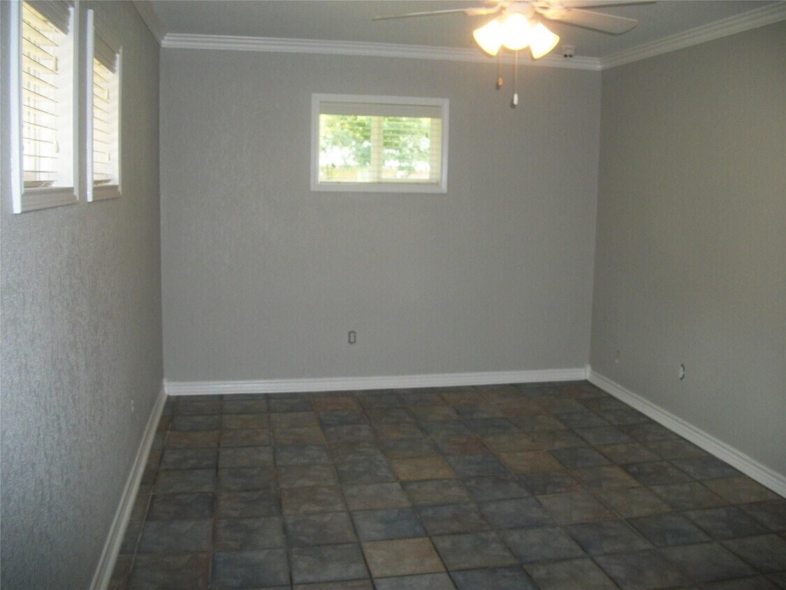 Building Photo - 111 Shadylyn Dr