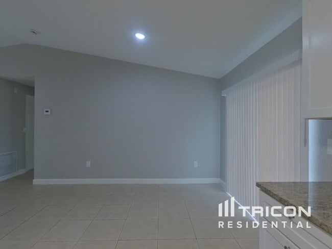 Building Photo - 817 Palermo Ct