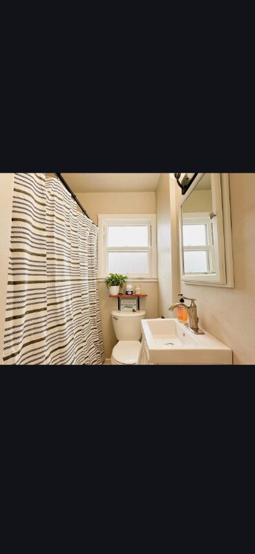 Building Photo - 612 S Howard St