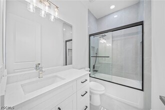 Building Photo - 2218 Fairway Dr