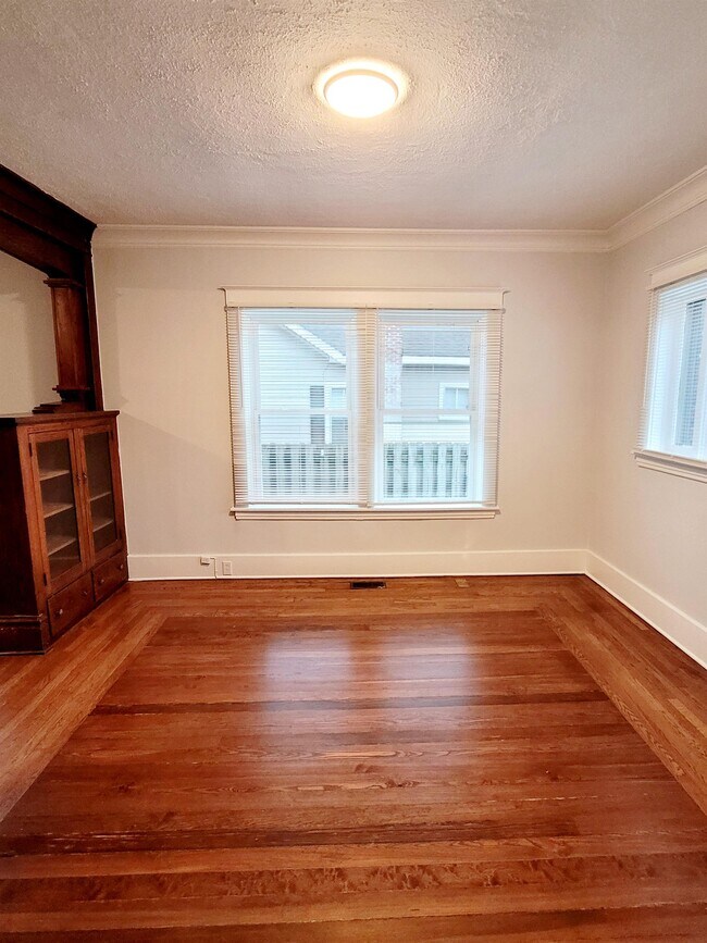 Foto del edificio - 1149 Broadway Ave NW