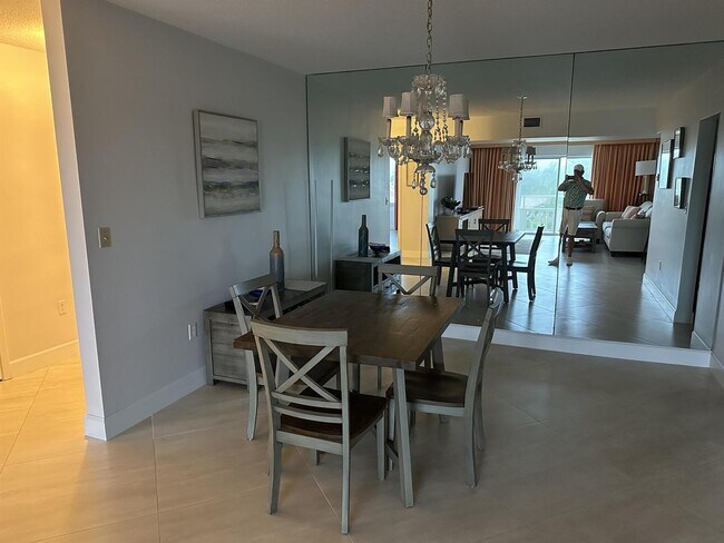 Foto del edificio - 170 N Ocean Blvd