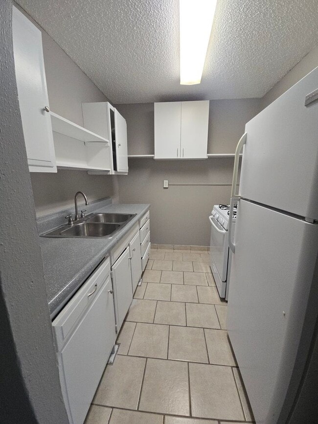 Building Photo - 6815 Basilwood Dr