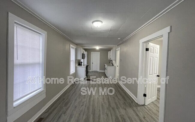 Foto del edificio - 1015 N Newton Ave