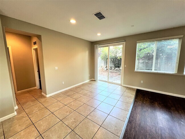 Building Photo - 1230 Barnhill Ln