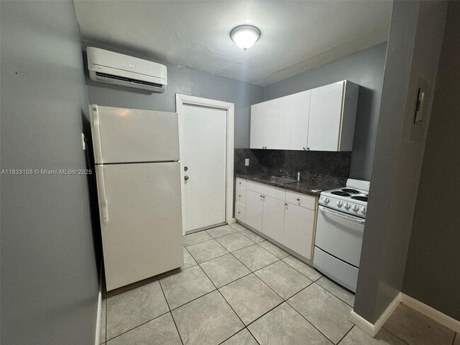 Foto del edificio - 5010 NW 2nd Ave