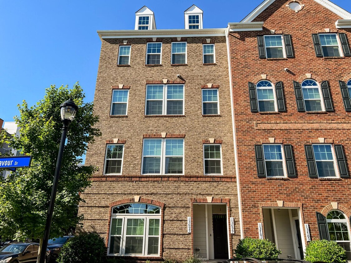 Foto principal - Stunning and Spacious 3 Bed, 2.5 Bath End-...